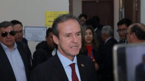Tuto Quiroga critica el manejo de encuestas para candidato del bloque opositor