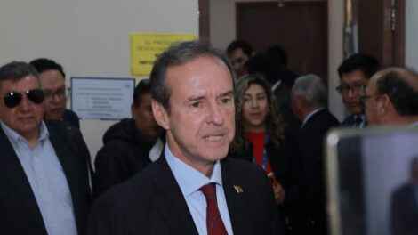 Tuto Quiroga critica el manejo de encuestas para candidato del bloque opositor