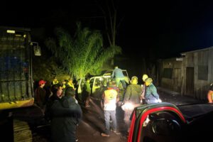 Policía rescata a funcionarios de la ANH agredidos en Mapiri