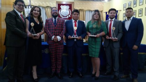 Premio a la Excelencia Empresarial otorgado por Rotary Club Oruro