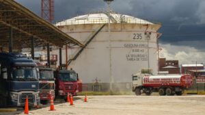 Aumento de despachos de combustibles por YPFB