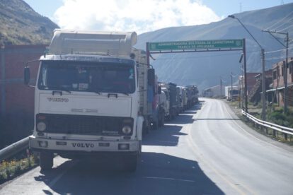 Bloqueo indefinido de transportistas en Los Yungas