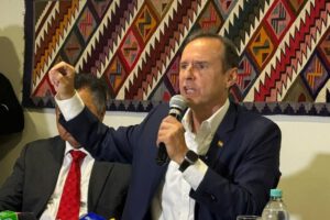 El expresidente Tuto Quiroga en el contexto de encuestas internas