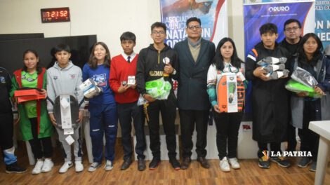 Premiación nadadores Oruro
