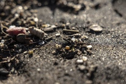 Pélets de plástico en el medio ambiente