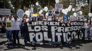Familiares de presos políticos en Venezuela piden audiencia con Maduro