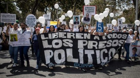 Familiares de presos políticos en Venezuela piden audiencia con Maduro
