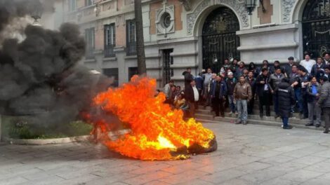 Protesta por tarifas de pasaje en La Paz