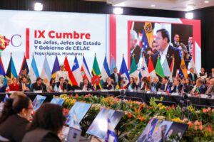 Luis Arce denuncia estrategias desestabilizadoras en la Celac
