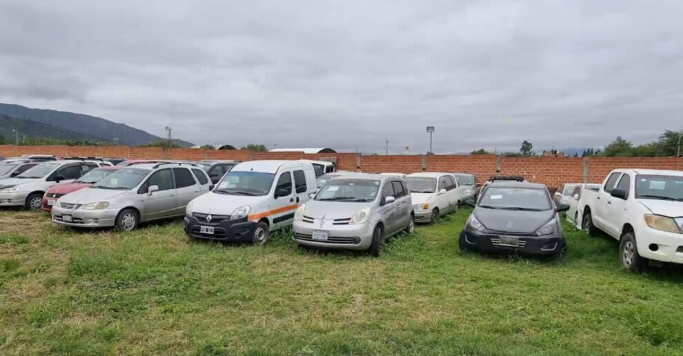 Aduana Nacional incauta vehículos indocumentados en Tarija