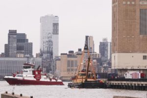 Helicóptero se estrella en el río Hudson