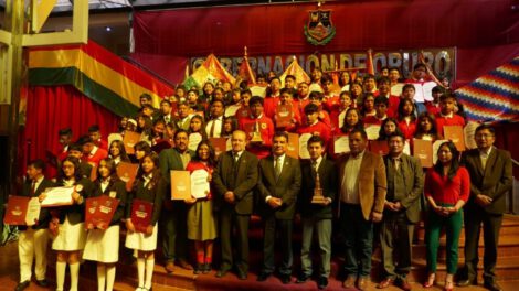 Reconocimiento a estudiantes orureños por su destacada participación en la olimpiada científica