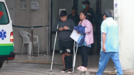 Trabajadores de salud en Santa Cruz reanudan atención tras paro