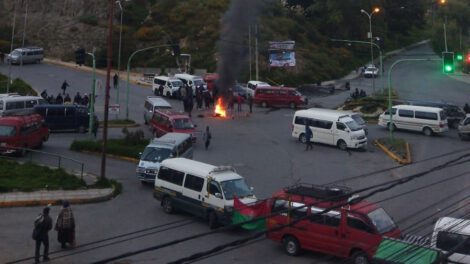 Bloqueo de choferes en La Paz