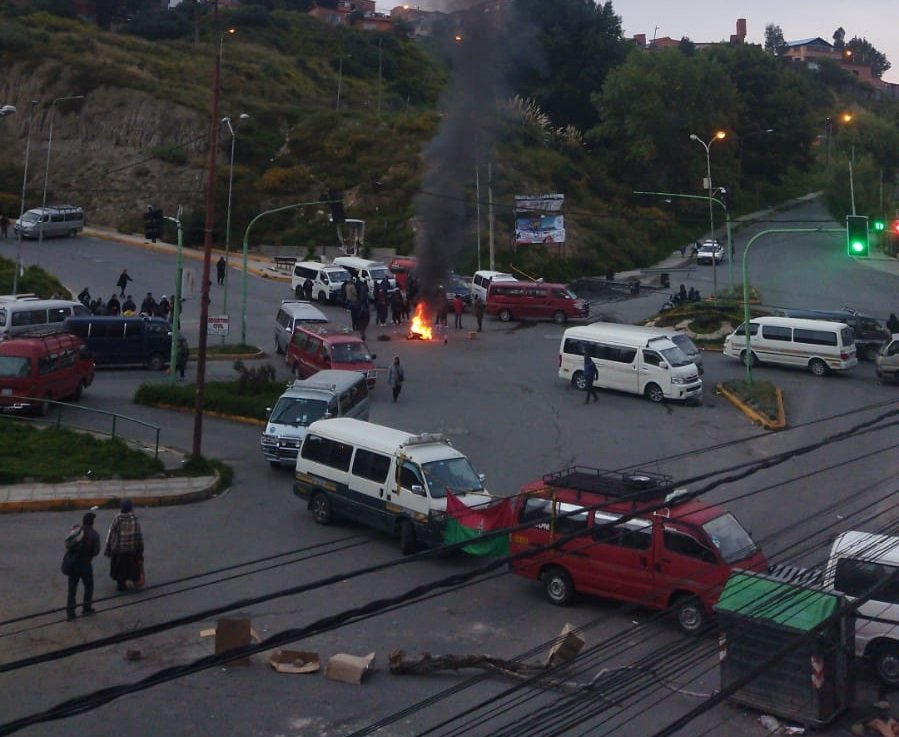 Bloqueo de choferes en La Paz