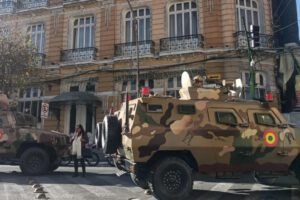 Golpe de Estado en Bolivia con tanques militares frente al Gobierno