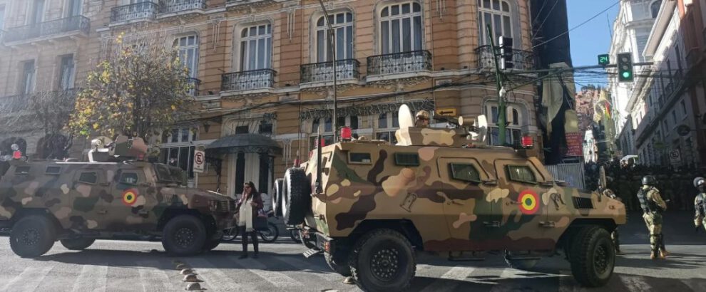 Golpe de Estado en Bolivia con tanques militares frente al Gobierno