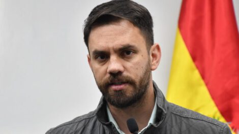 Ministro Del Castillo niega haber recibido notificación sobre traslado de Valda