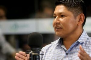 Armin Lluta denuncia intimidación del Gobierno