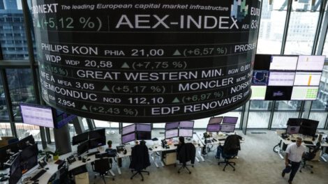 Bolsas europeas suben por negociaciones arancelarias