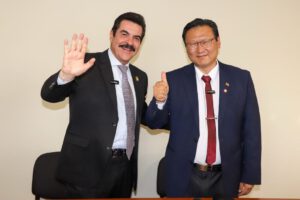 Alianza política en Cochabamba entre Manfred Reyes Villa y Chi Hyun Chung