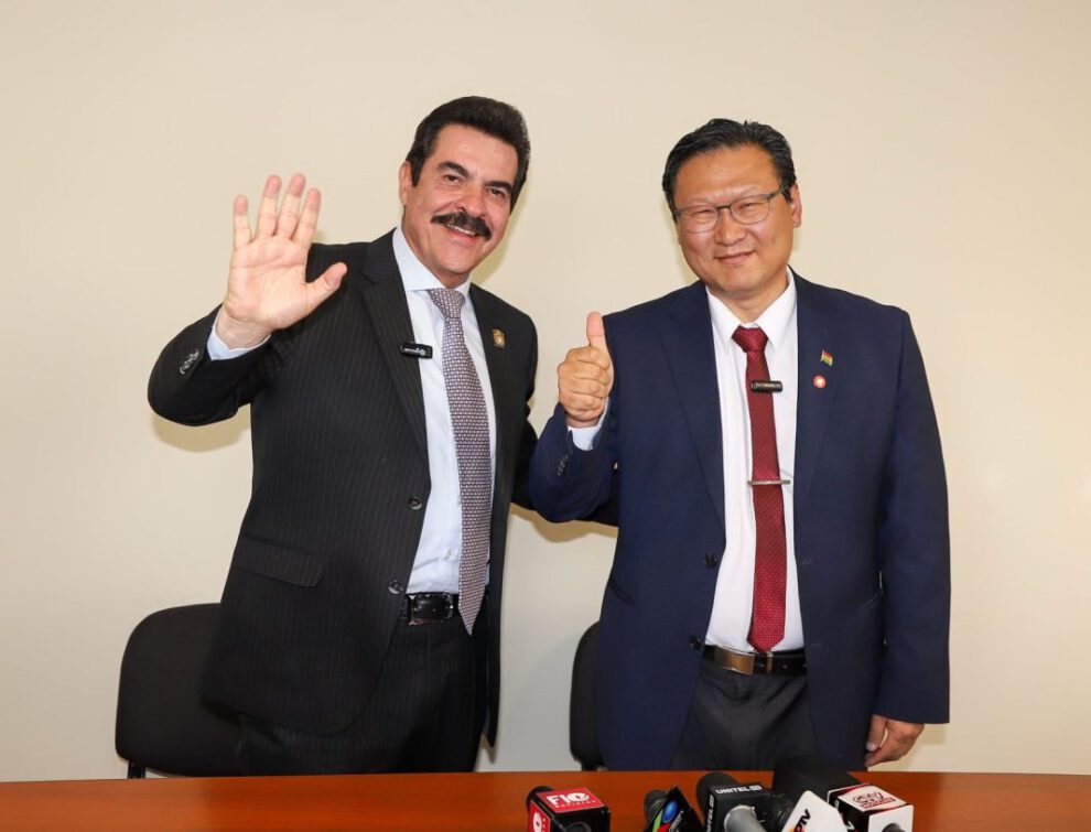 Alianza política en Cochabamba entre Manfred Reyes Villa y Chi Hyun Chung