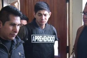 Ataque de joven disfrazado de Joker