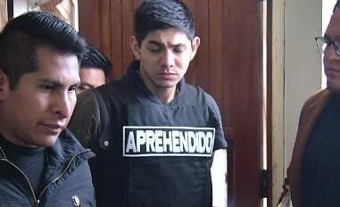 Ataque de joven disfrazado de Joker