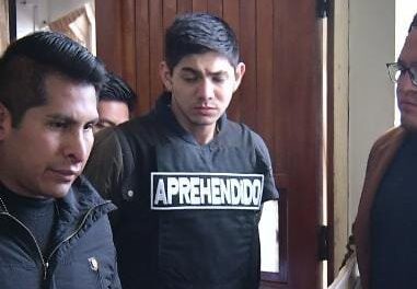 Ataque de joven disfrazado de Joker