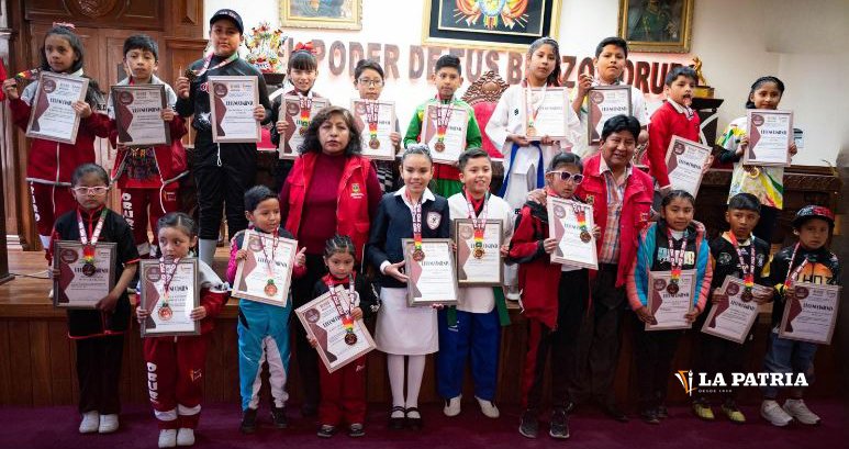 Deportistas destacados que recibieron reconocimientos por el Día del Niño