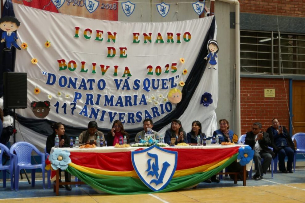 Unidad Educativa Donato Vásquez celebra 117 años de historia