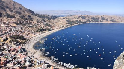Peregrinación a Copacabana con resguardo de la Armada Boliviana