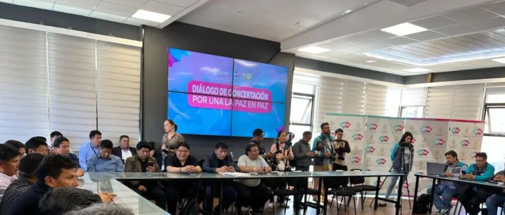 Acuerdo entre Alcaldía y choferes sobre tarifas de transporte público