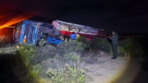 Camión cisterna vuelca en la carretera Oruro-Pisiga