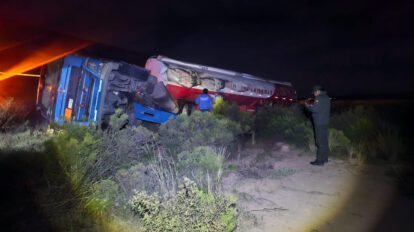 Camión cisterna vuelca en la carretera Oruro-Pisiga
