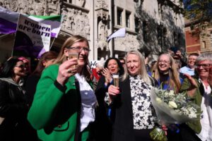 Sentencia histórica excluye a transexuales de definición legal de mujer en el Reino Unido