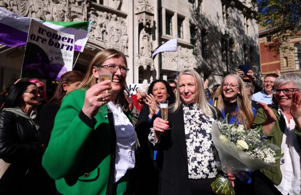 Sentencia histórica excluye a transexuales de definición legal de mujer en el Reino Unido