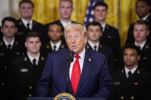 Gobierno de Trump en desacato por envío de migrantes