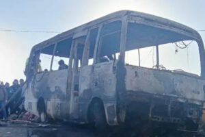 incendio de bus escolar en Uncía