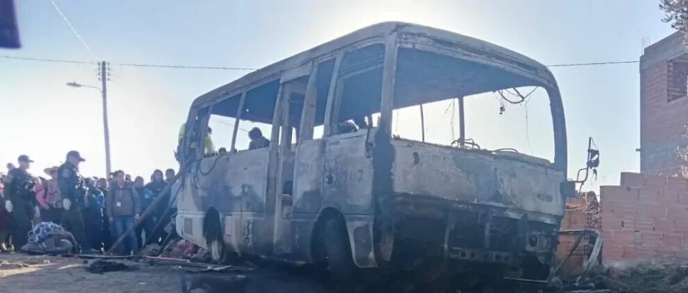incendio de bus escolar en Uncía