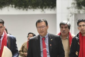 Chi Hyun Chung y sus seguidores en la recolección de firmas