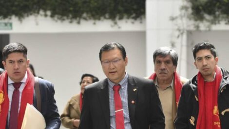 Chi Hyun Chung y sus seguidores en la recolección de firmas