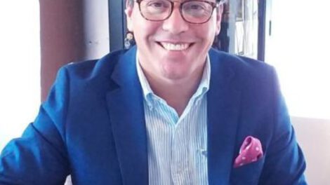 Daniel Novoa se impone al correísmo en Ecuador