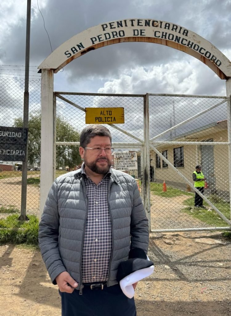 Doria Medina y Camacho se reúnen en Chonchocoro