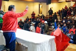 Presidente Arce advierte sobre candidatos opositores en el aniversario de la COB