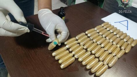 Cápsulas con droga en el estómago del paciente