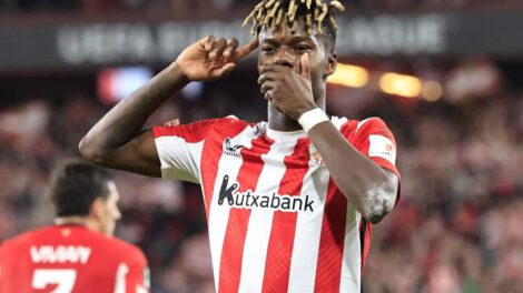 El delantero del Athletic Club Nico Williams celebra su gol durante el partido de vuelta de los cuartos de final de la Liga Europa