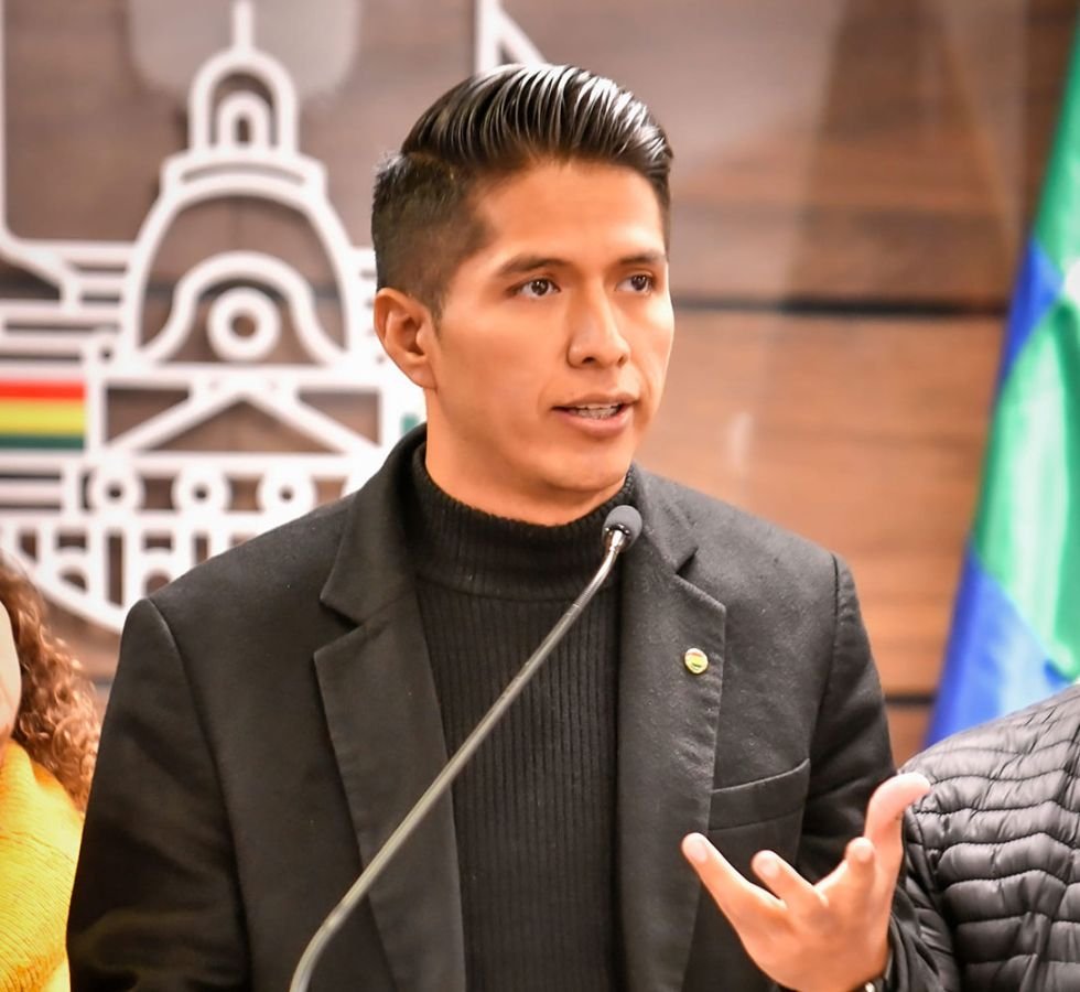 Andrónico Rodríguez ausente en acto del evismo