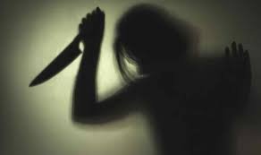 Mujer en estado de ebriedad ataca a su pareja