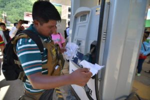 Intervención de ANH por venta irregular de combustible en Guanay